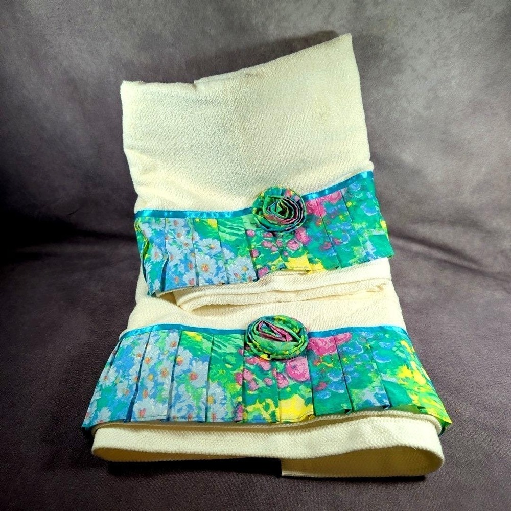 Vintage Saturday Knight Ltd. Monets Garden Floral Rosette Pleated 2-Pc Towel Set